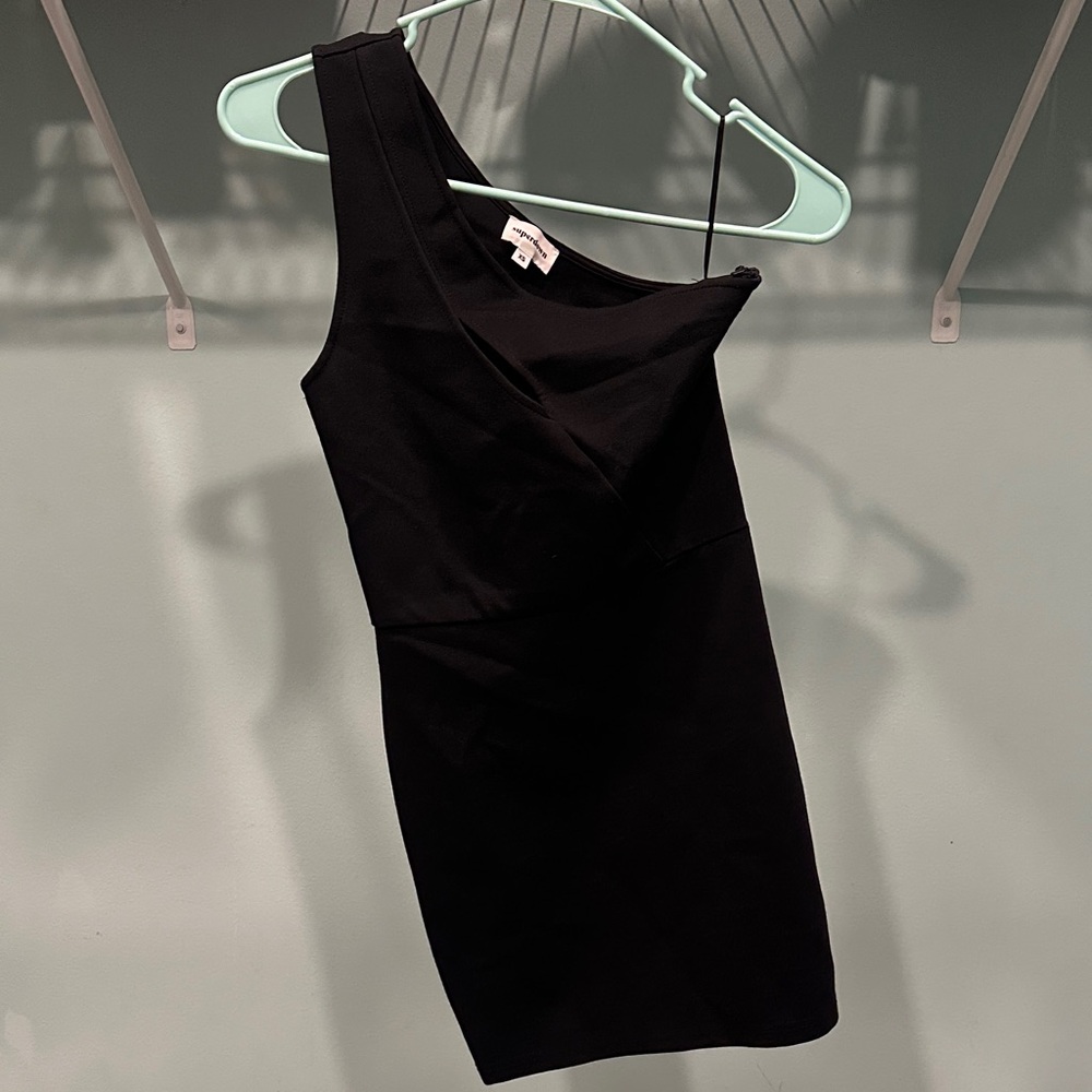 Like new- Superdown Elegant Black One-Shoulder Dress - Picture 2 of 7